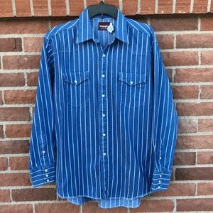 Men’s Wrangler snap button down